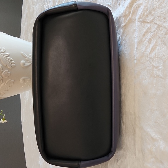 Chloe Bailey Two Toned Navy Bag - Picture 5 of 13